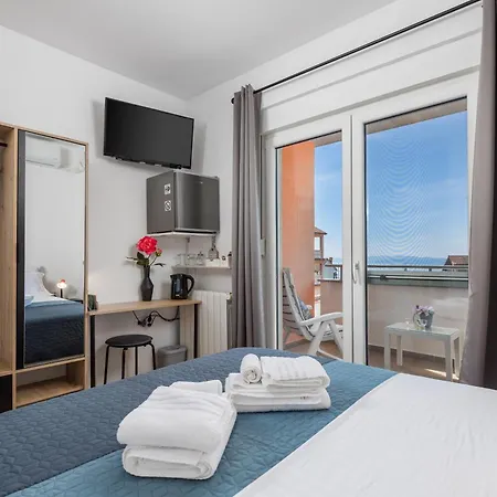 With A Parking Space - 24339 3*